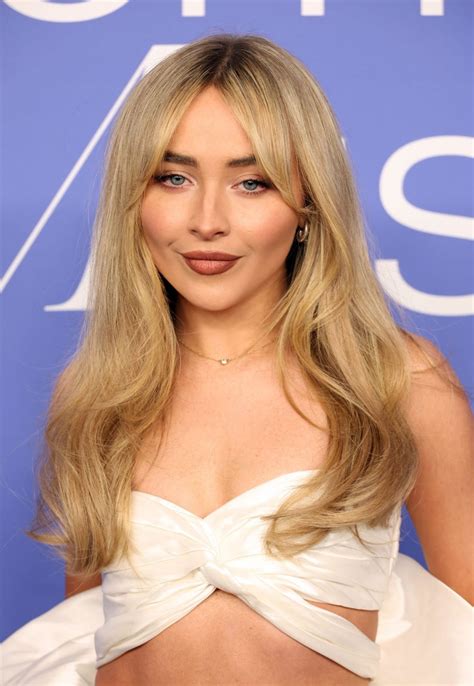 Sabrina Carpenter's Unbelievable Height: Uncovering The Truth Behind The Rumors